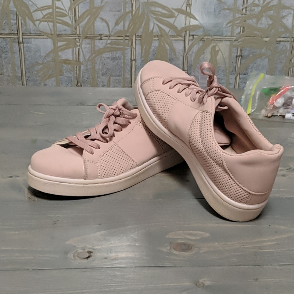 Shoes - Picture 4 of 8